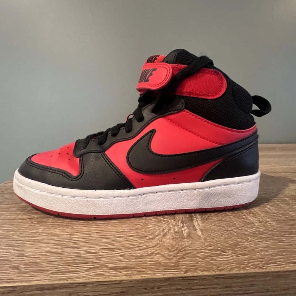 Nike Court Borough Mid 2 GS “Bred” – Black/Red – Youth Size 4.5Y (CD7782-602)